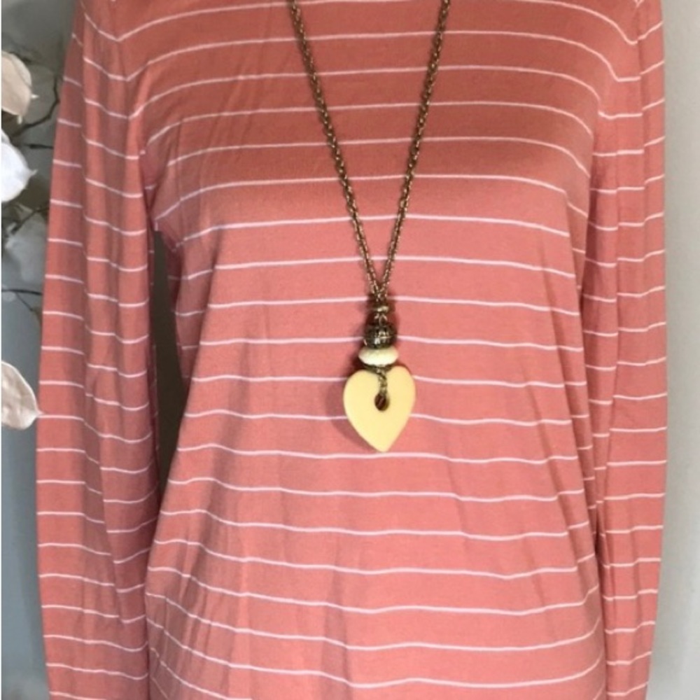 🪸 New! BANANA REPUBLIC Salmon Color Striped So Soft Crew Neck Sweater. Large
